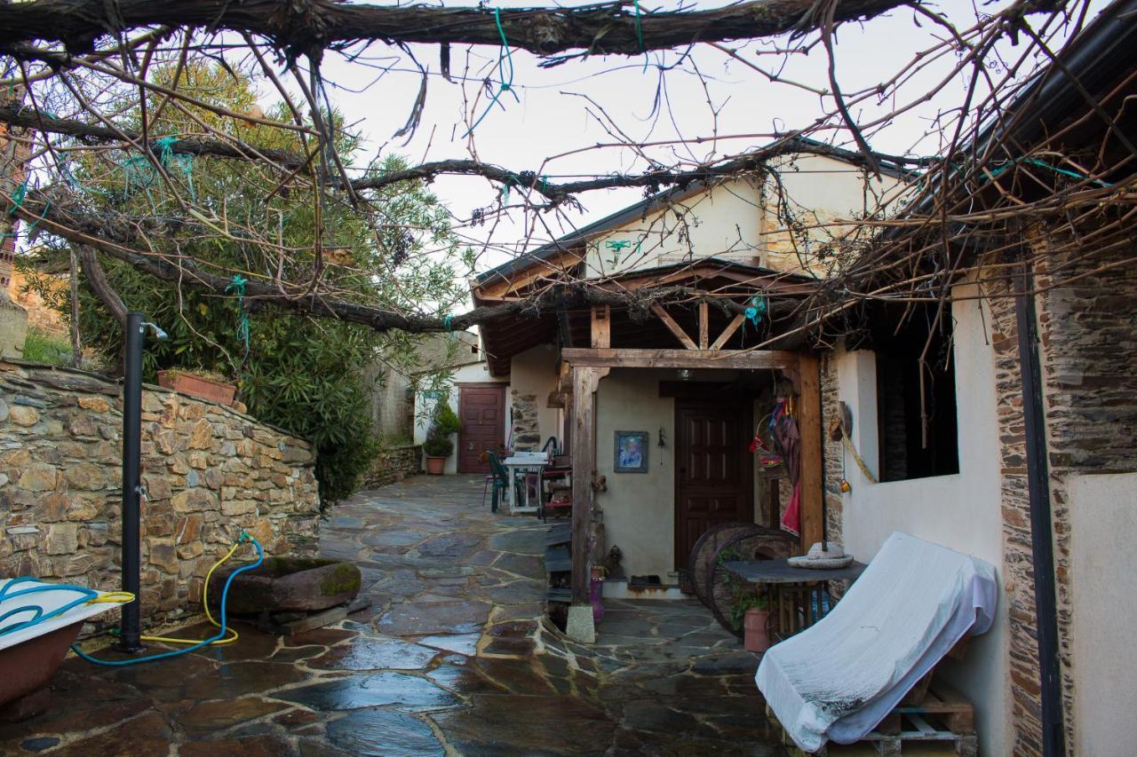 Casa Castane Guest House Puente de Domingo Florez Exterior photo